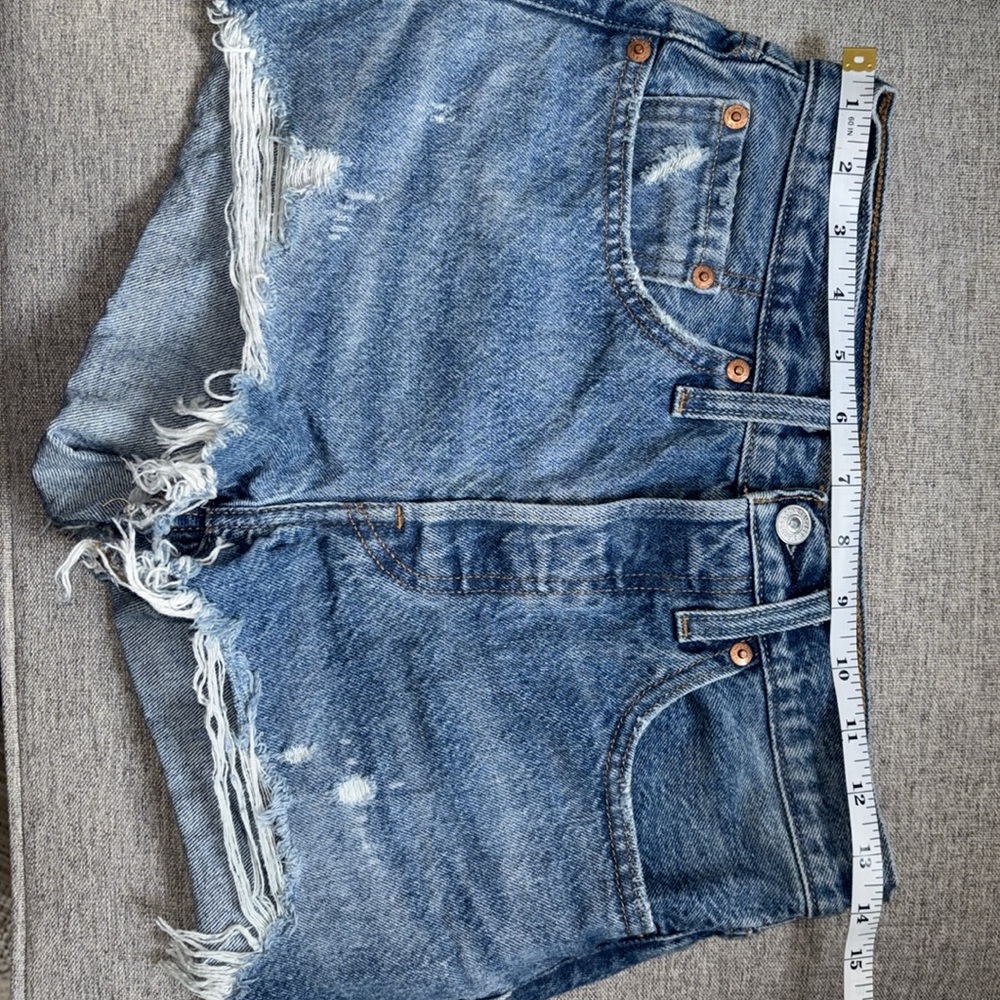 Revolve | Levi’s 501 Original Short - Athen’s Mid Short - Size: 26 - Picture 6 of 6